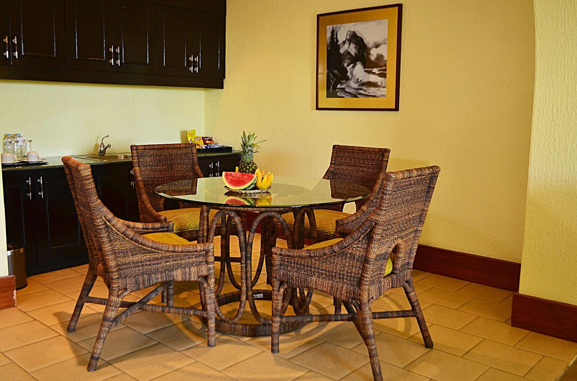 Thunderbird Resorts - Rizal Binangonan Exterior foto