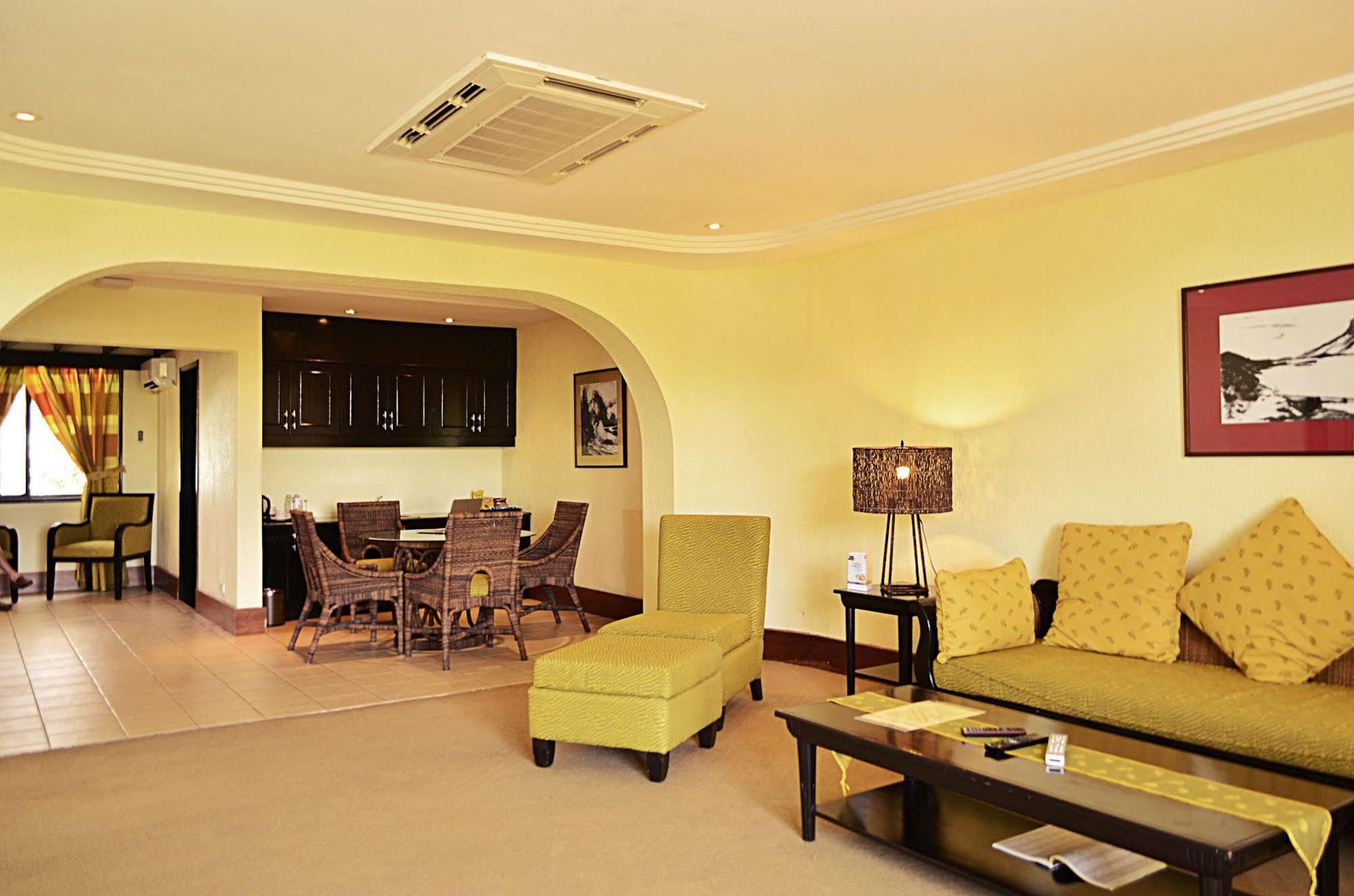 Thunderbird Resorts - Rizal Binangonan Exterior foto
