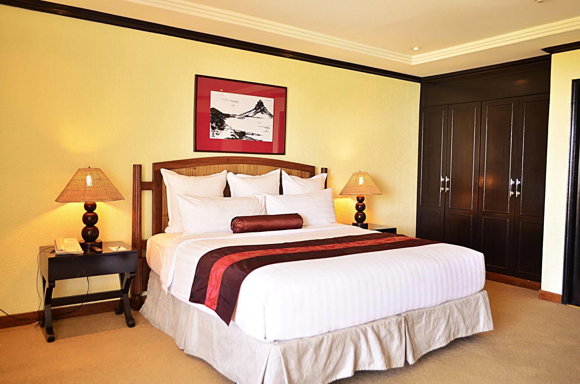 Thunderbird Resorts - Rizal Binangonan Exterior foto