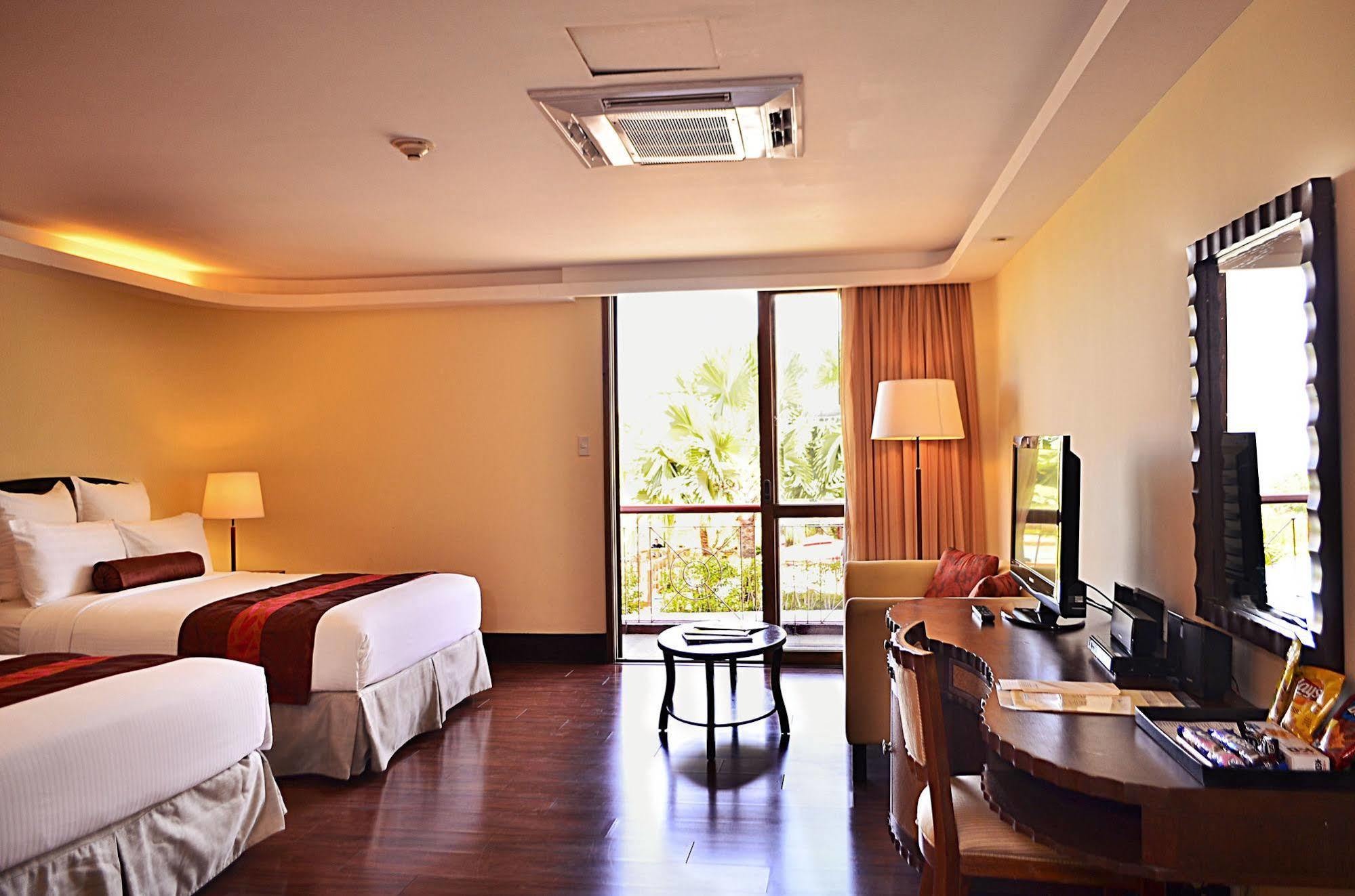 Thunderbird Resorts - Rizal Binangonan Exterior foto